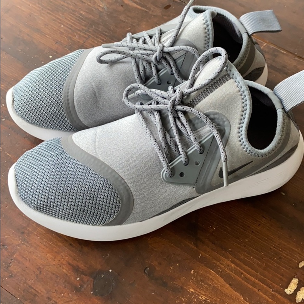 Grey Nike Tennis Shoes Men’s 8.5